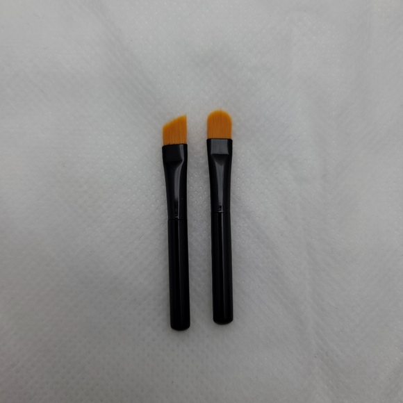 *LAST CHANCE* Benefit Miniature Eyebrow Brush Set - Picture 2 of 3